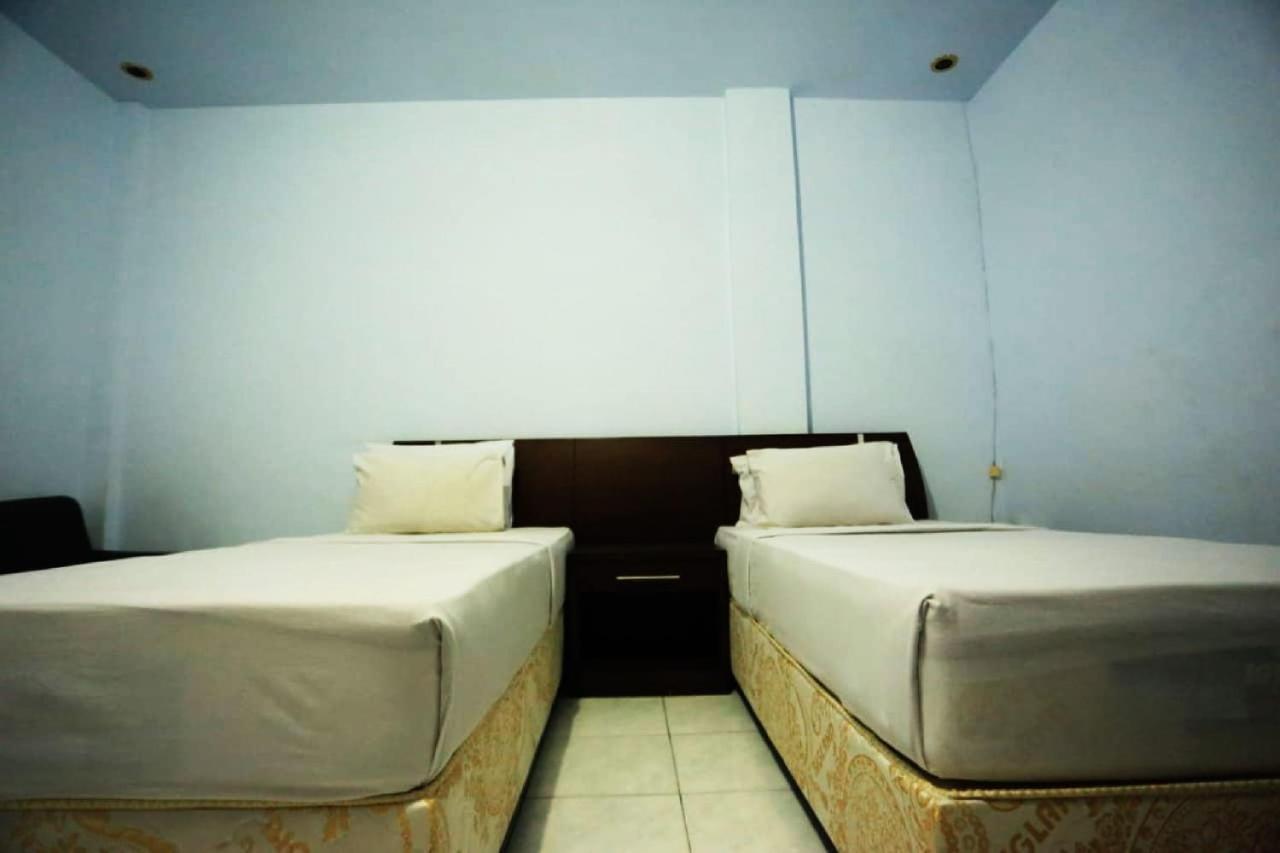 Urbanview Hotel Mulia Indah Palopo Buitenkant foto