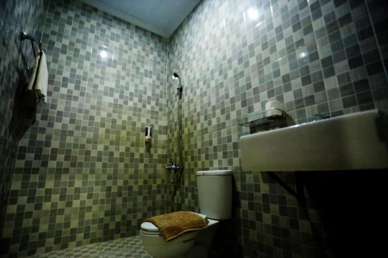 Urbanview Hotel Mulia Indah Palopo Buitenkant foto