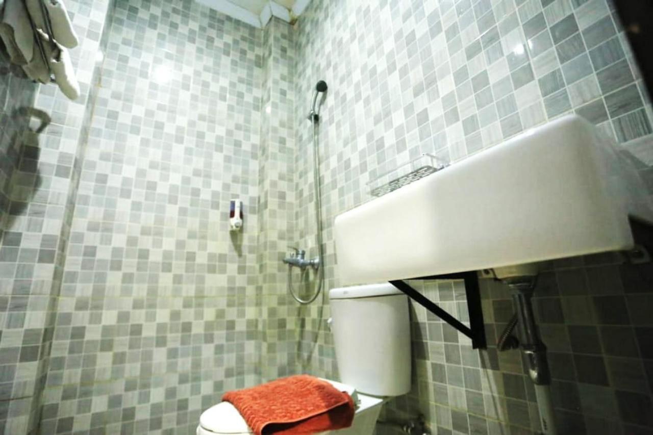 Urbanview Hotel Mulia Indah Palopo Buitenkant foto
