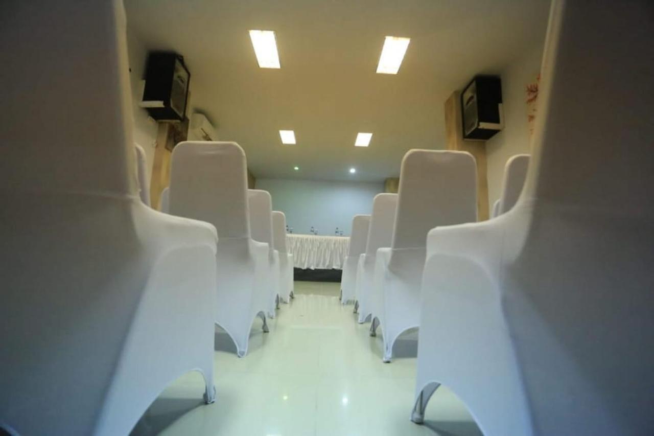 Urbanview Hotel Mulia Indah Palopo Buitenkant foto