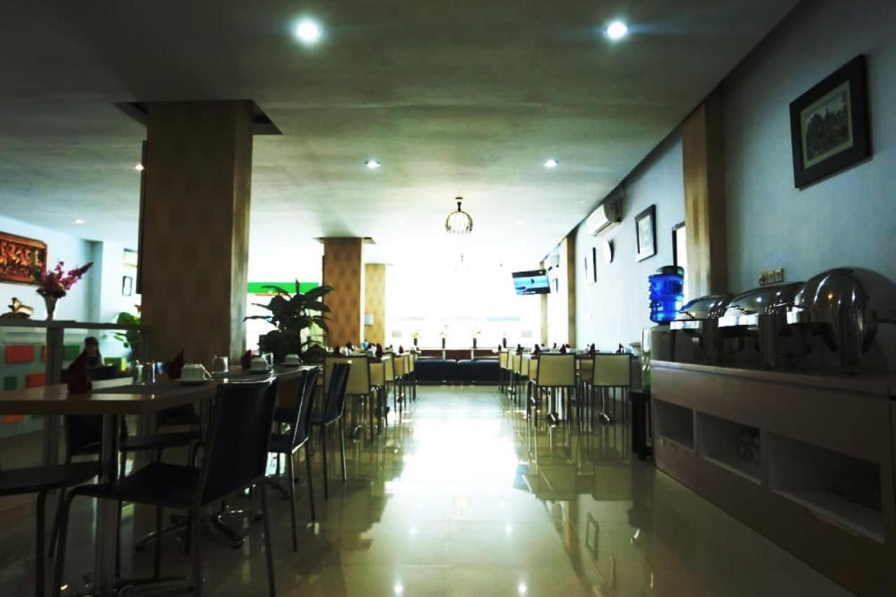 Urbanview Hotel Mulia Indah Palopo Buitenkant foto