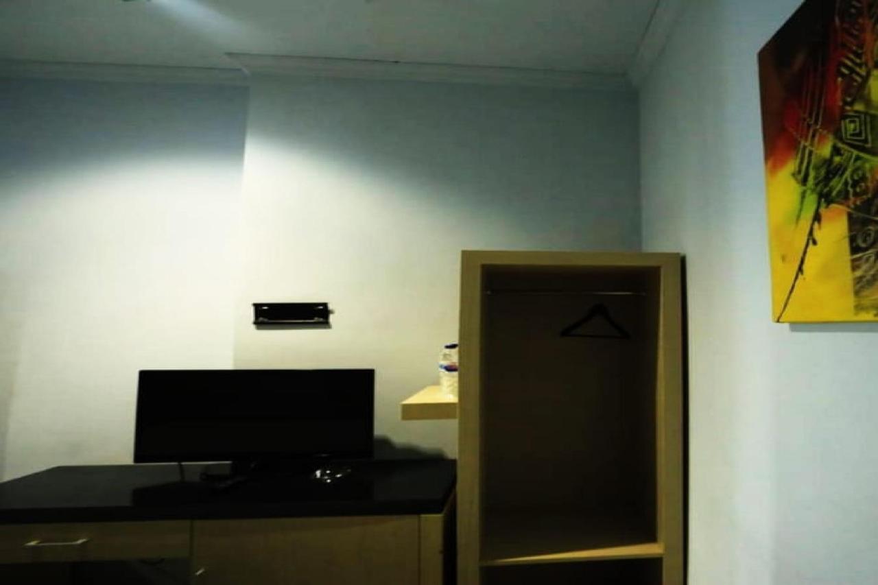 Urbanview Hotel Mulia Indah Palopo Buitenkant foto