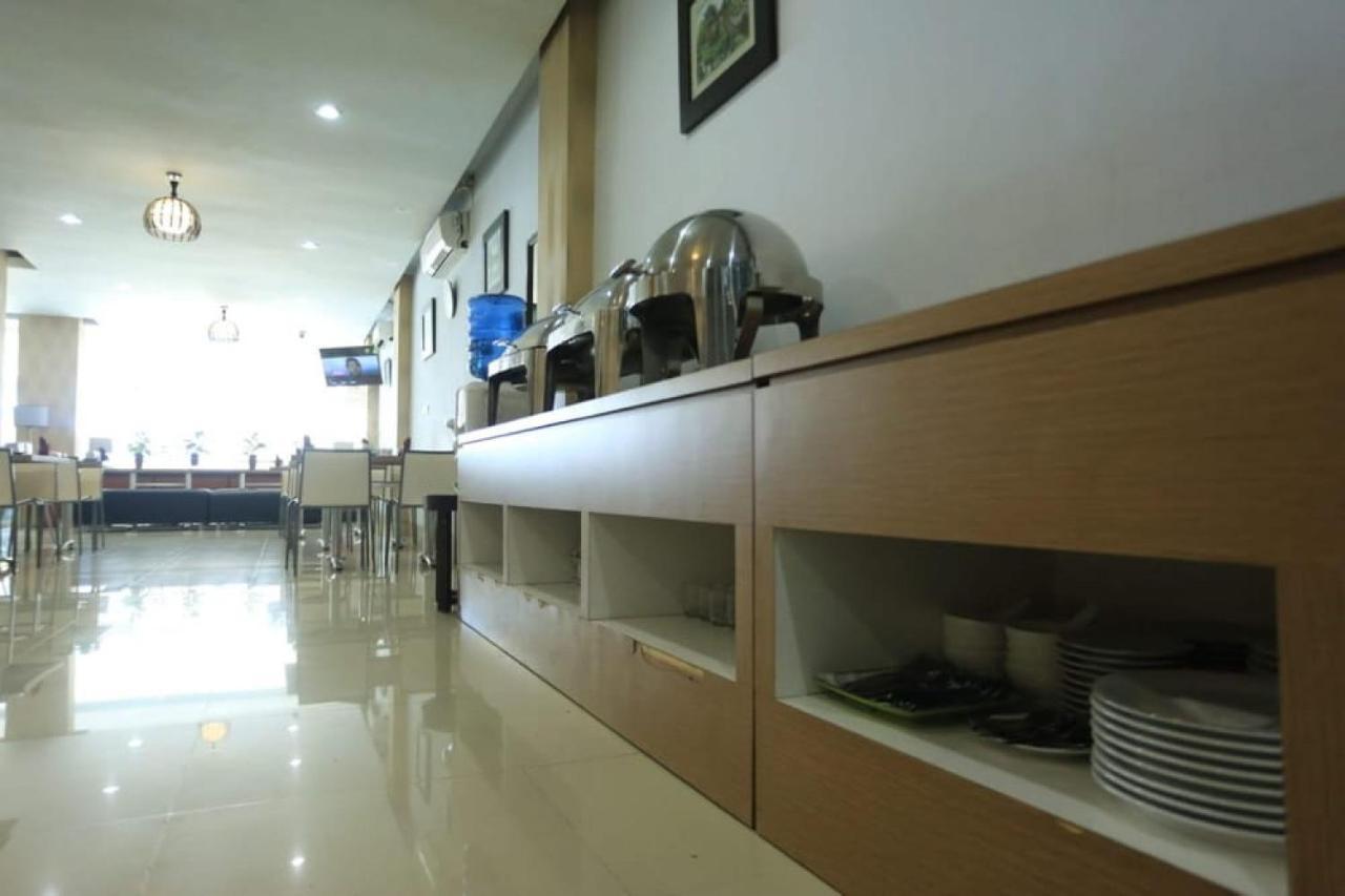 Urbanview Hotel Mulia Indah Palopo Buitenkant foto
