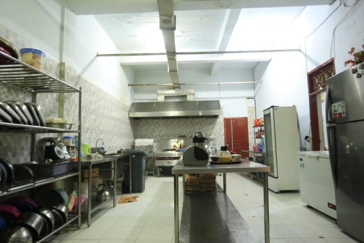 Urbanview Hotel Mulia Indah Palopo Buitenkant foto