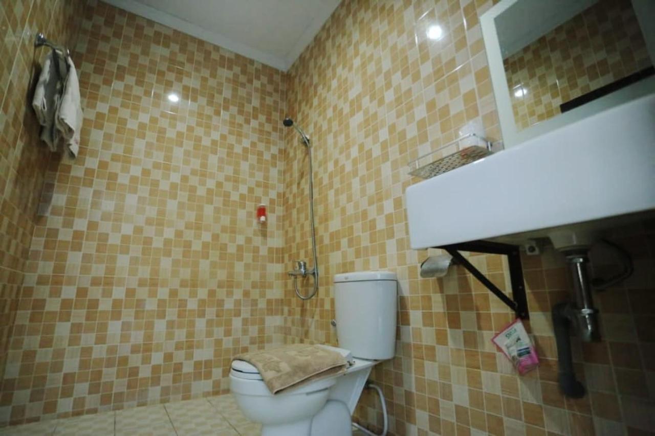 Urbanview Hotel Mulia Indah Palopo Buitenkant foto
